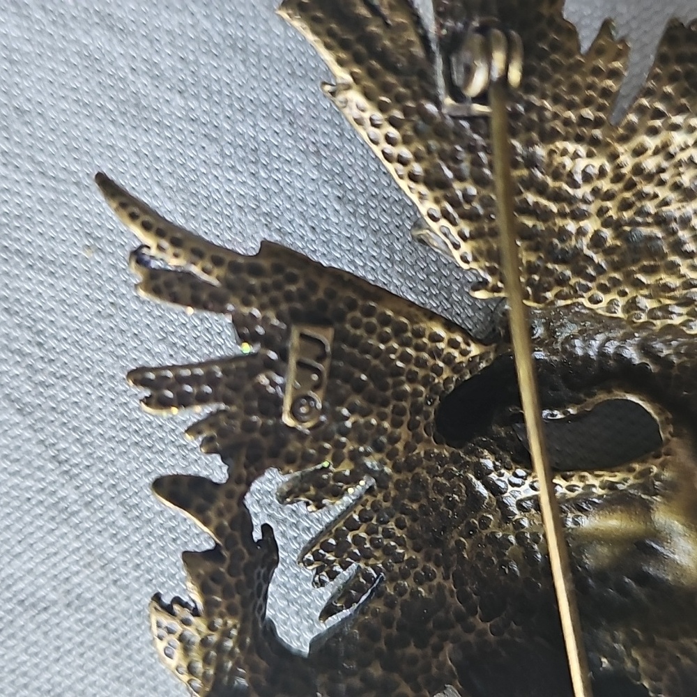 Gold Pegasus Brooch - Picture 3 of 4